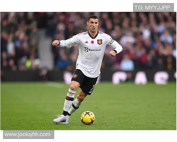 C罗与佩莱的巅峰对决谁能在绿茵场上书写传奇篇章