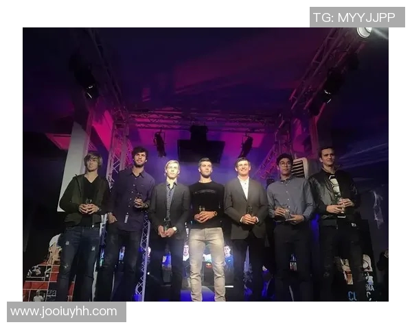 赛后分析:北京网球队与深圳网球队的团队协作与战术对比探讨 赛后分析:北京网球队与深圳网球队的团队协作与战术对比探讨