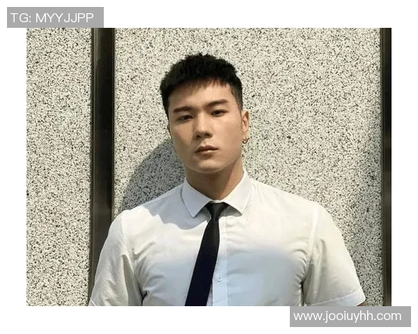 男版头像足球明星帅气风采尽显展现阳光魅力与运动激情的完美结合