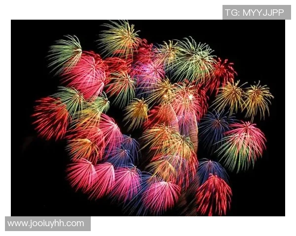 足球明星与绚丽烟花同框瞬间展现璀璨夜空下的激情与梦想 足球明星与绚丽烟花同框瞬间展现璀璨夜空下的激情与梦想